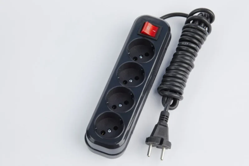 مشترك كهربائي hyper H200 تركى 4 عين بمفتاح - (1.5 متر)
