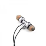سماعة تايب سي LS-725 من أعلى براندات الصوت، تصميم معدني أنيق مع مغناطيس، مانع ضوضاء ANC، مفتاح فوليوم، صوت نقي وجودة عالية للمكالمات والموسيقى.
