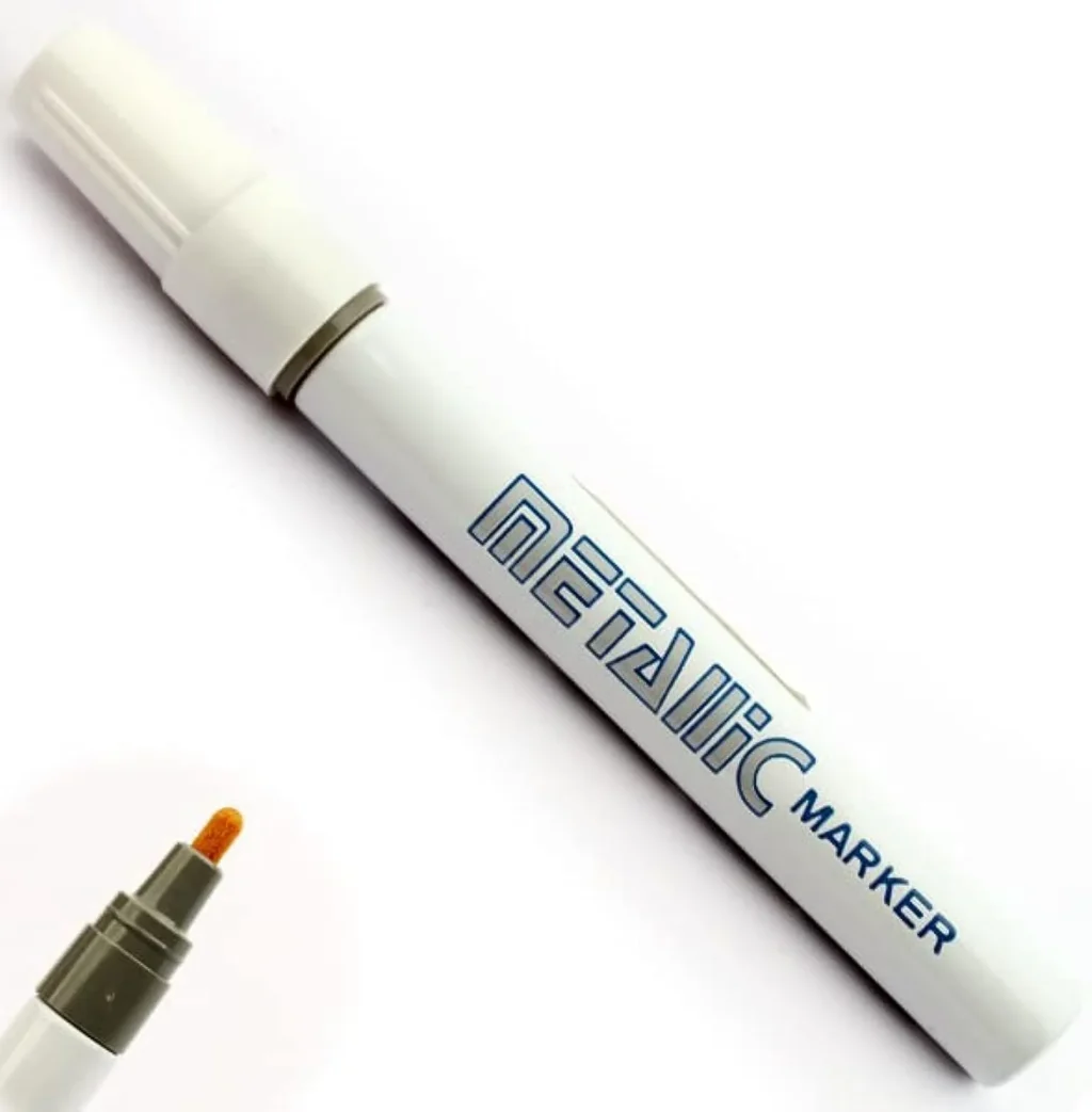 قلم دوكو للسيارات فضى والكتابة Marker Metallic كورى اصلى